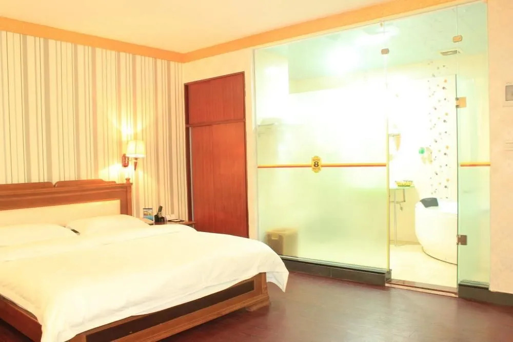 Super 8 Hotel Guangzhou Baiyun Airport Subway Station Inn