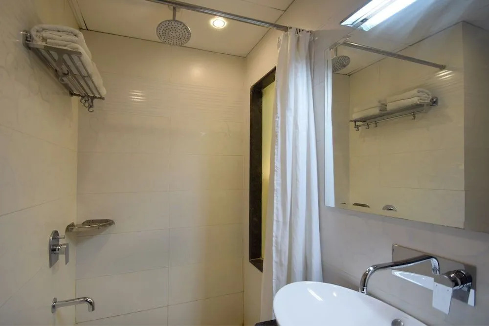 Capital O 23134 Hotel Radiant Star
