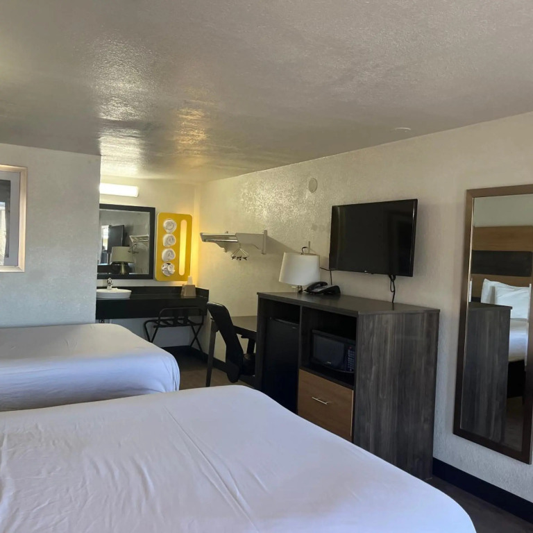 Motel 6 Cross Lanes, WV Goff Mountain Rd