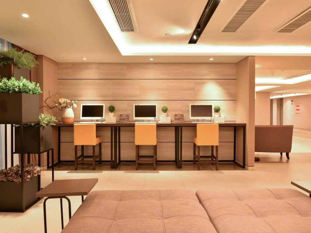 Home Inns Plus Shanghai Xujiahui Branch