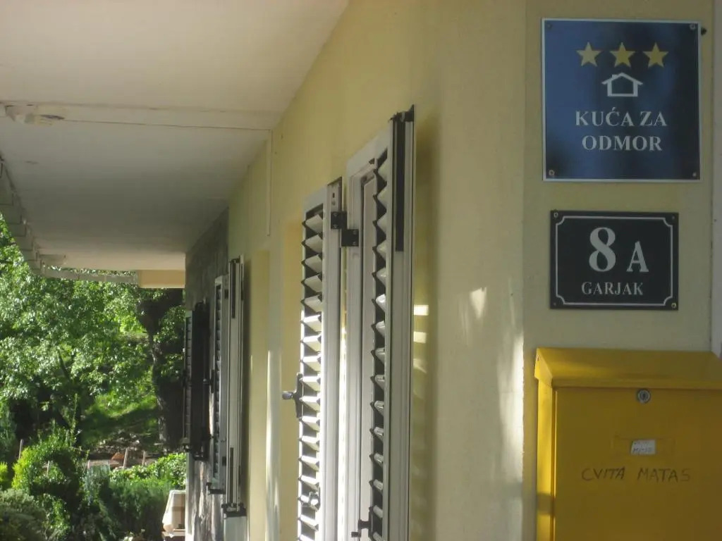 Apartments Cvitini Dvori Garjak