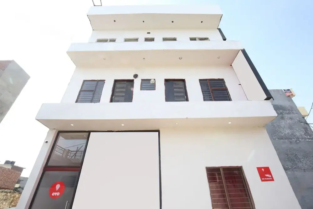 OYO 11497 Hotel Sharnam