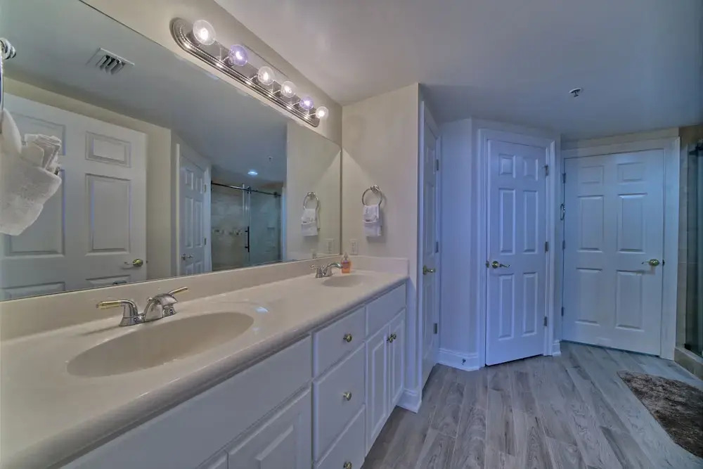 Marvelous Condo with Beachside Pool and Free Poolside WiFi - Unit 0902 by RedAwning