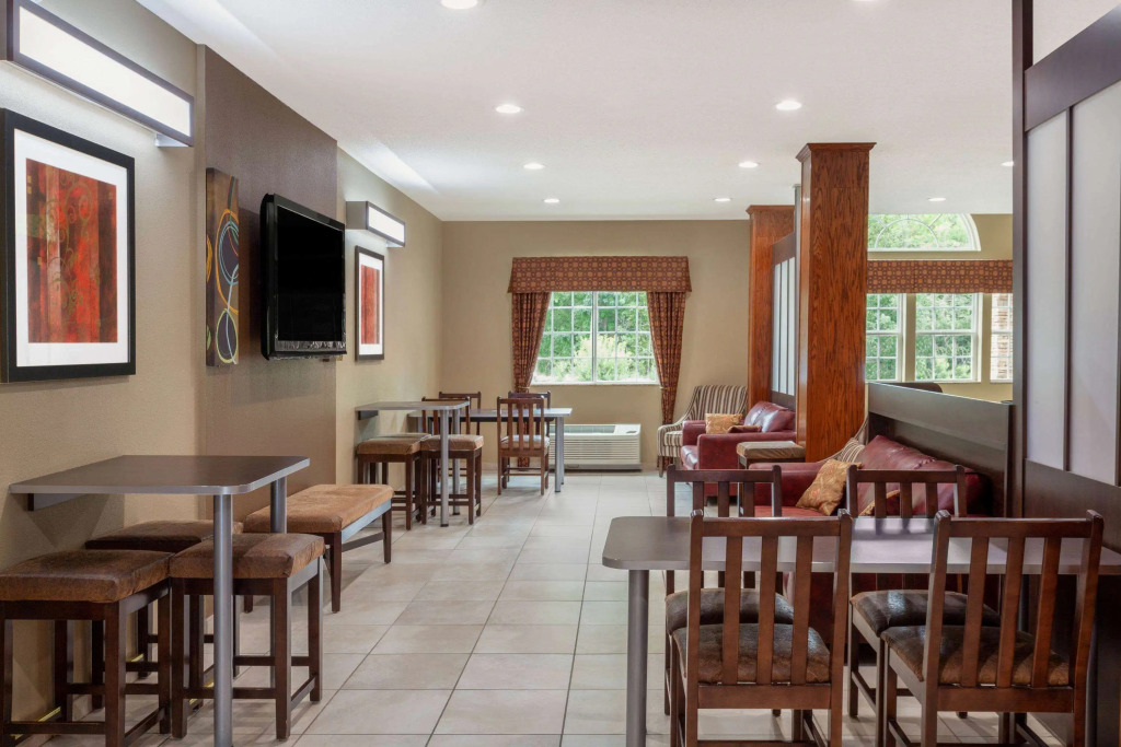 Microtel Inn & Suites by Wyndham Columbia/At Fort Jackson