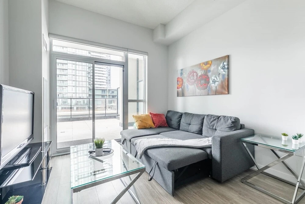 Bright and Spacious 1BR Condo w Large Balcony