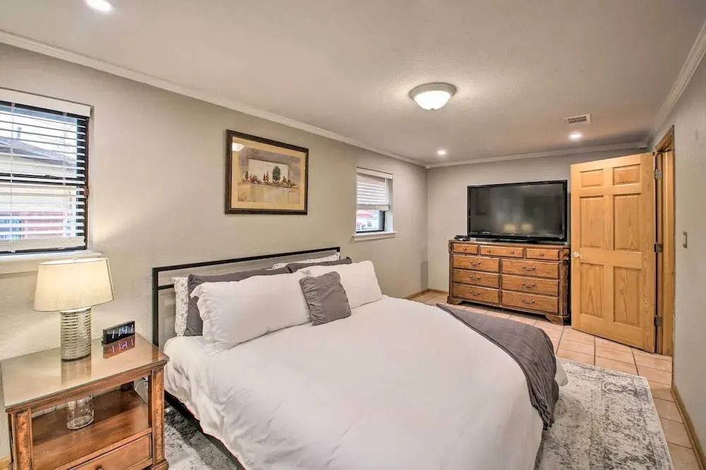 Lakefront Gem w/ Docks in Hot Springs!
