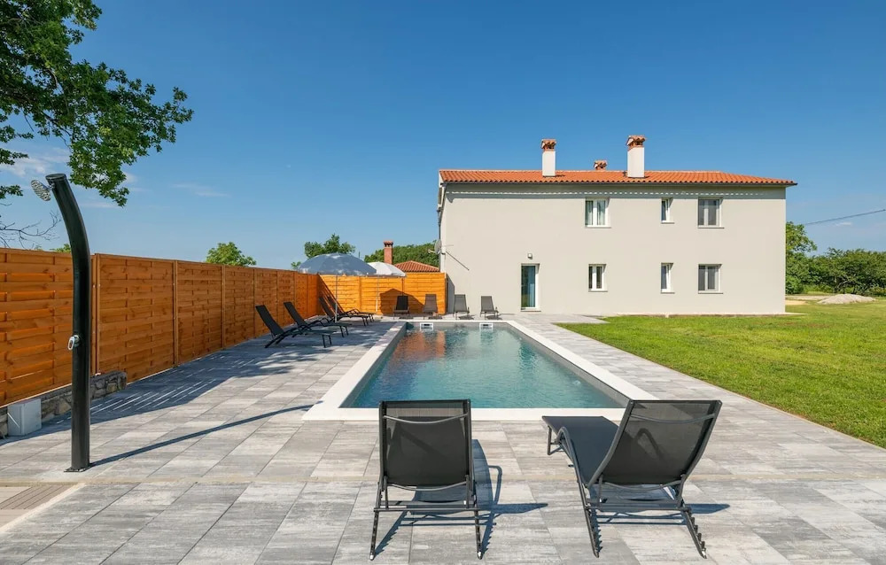 Gorgeous Home In Nedescina