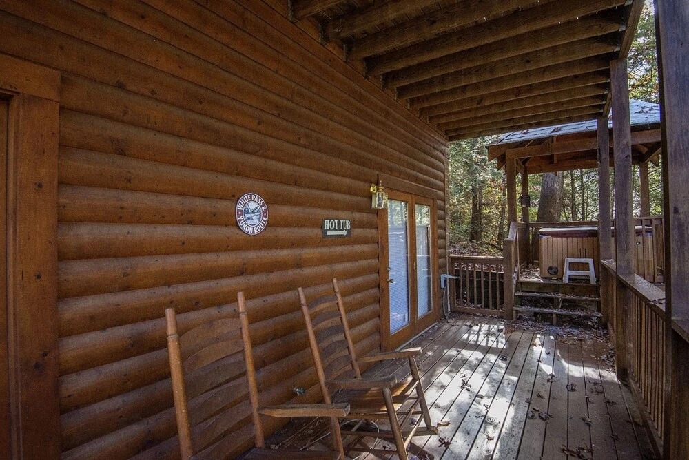 Er 226 - Locker's Mountain Hideaway Great Location - Close To Town! 2 Bedroom Cabin by RedAwning