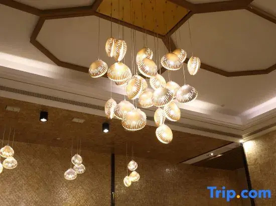 Hongye Hotel (Wuhan International Expo Center & Yangsigang Yangtze River Bridge)