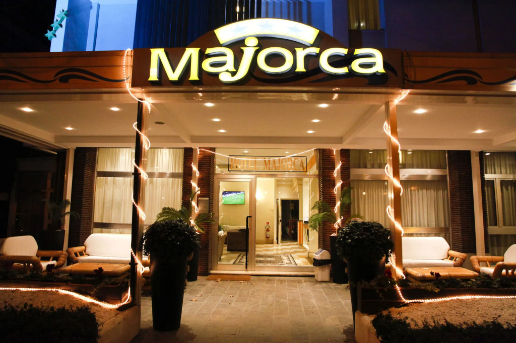 Hotel Majorca sul Mare in centro a Riccione con Area Fitness