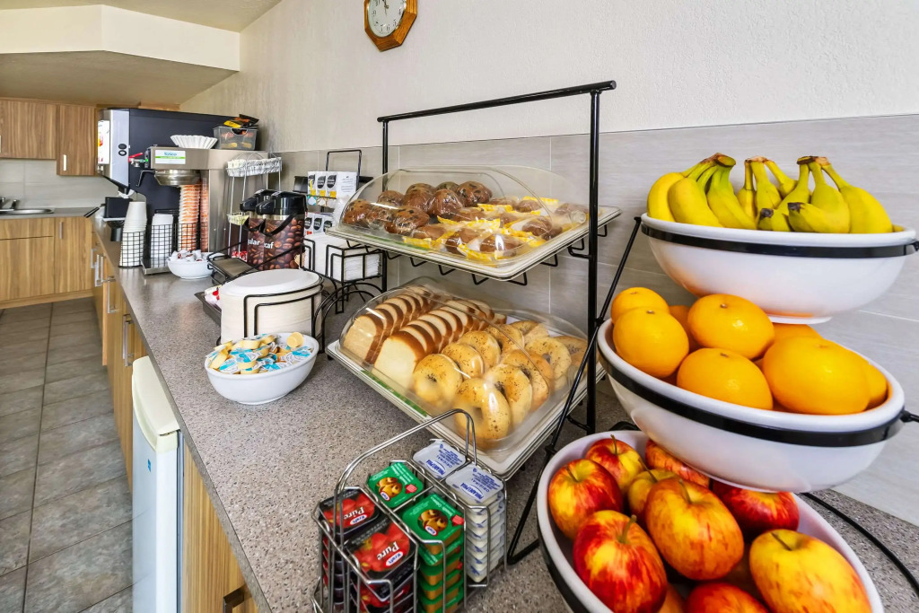 Lakeview Inn & Suites - Edson East