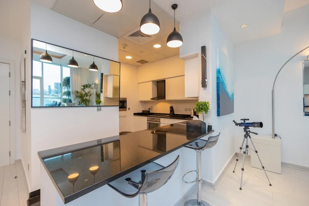 Sophisticated 1BR Palm Apt w Beach Access