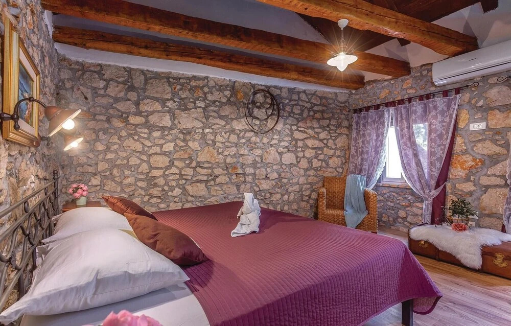 Awesome Home In Novi Vinodolski With Wifi