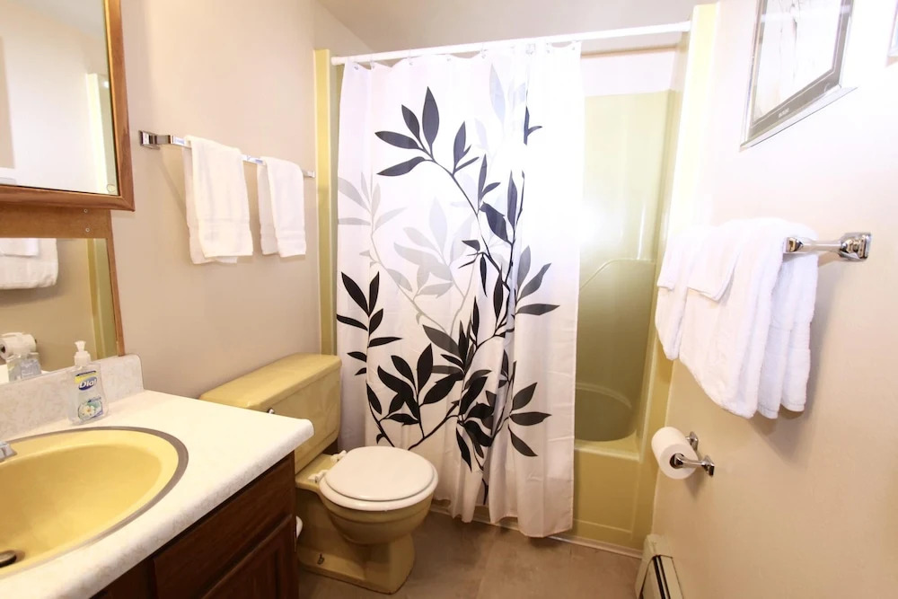 Meadow Ridge Court 5 Unit 3 2 Bedroom Condo