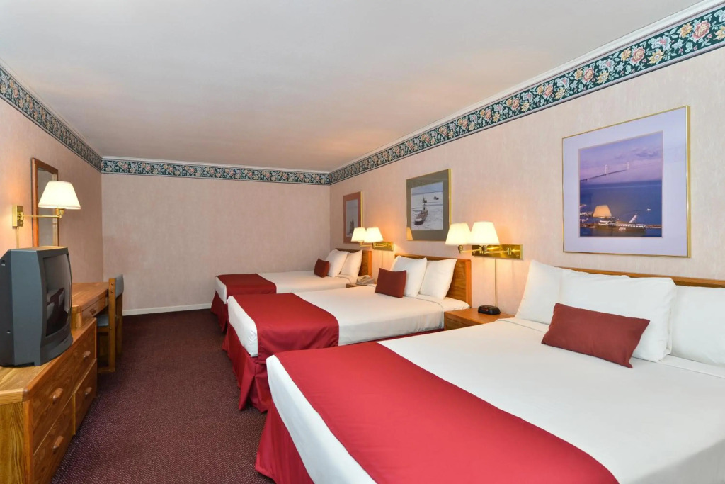 Travelodge by Wyndham Mackinaw City