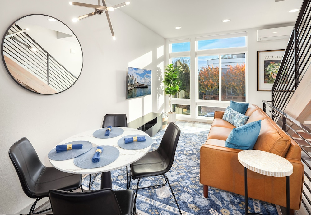 Lake View Townhouse