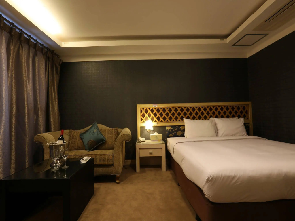 Metro Tourist Hotel
