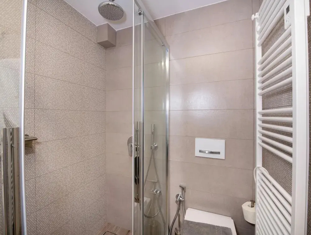 Flos Apartments