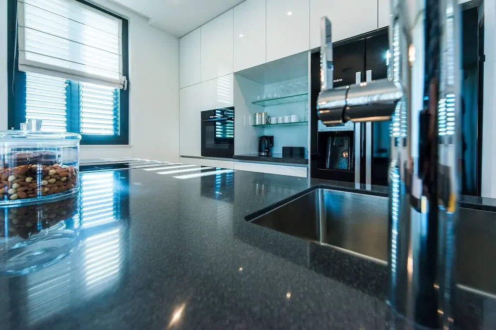 Bright Luxurious 3 Bedroom Home With Sea View near Old town