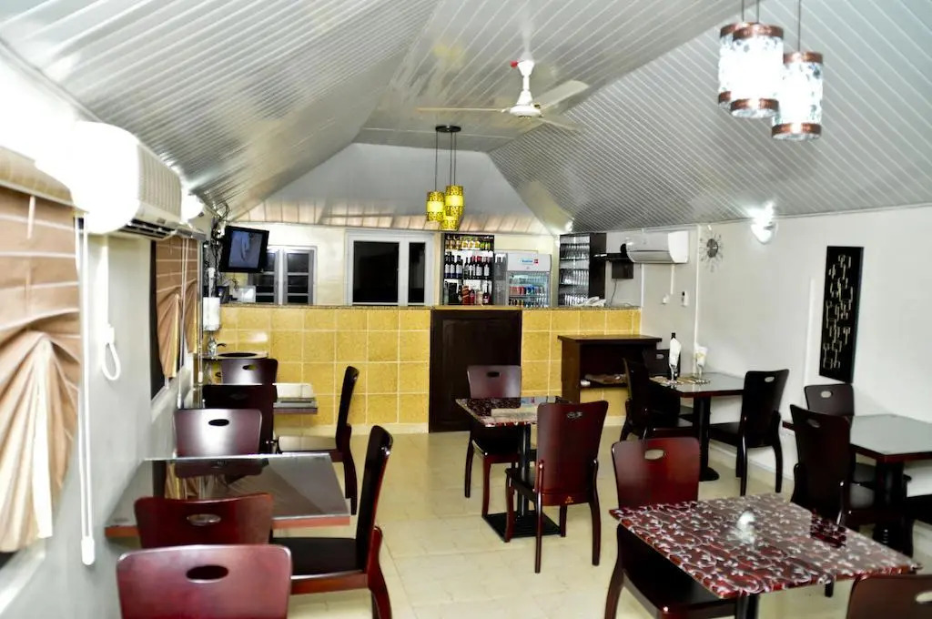 Auris Court Suites & Apartment