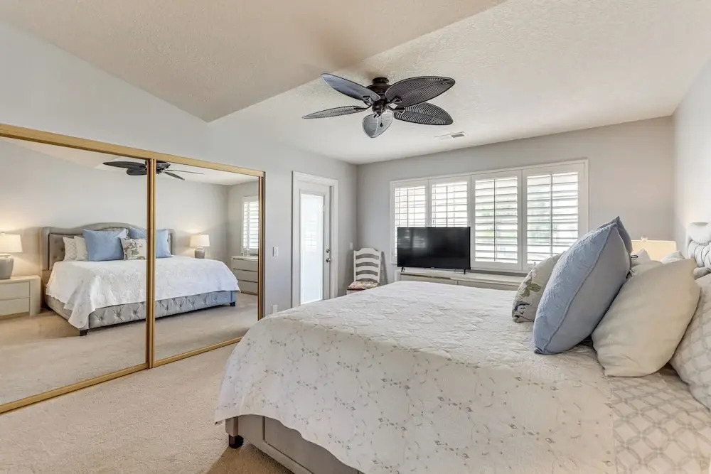 In Golf Course Community: Palm Desert Escape!