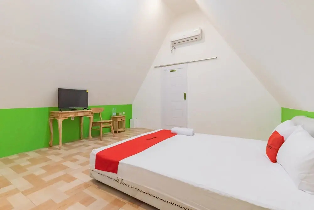 RedDoorz Syariah Plus Near Sukabumi Station