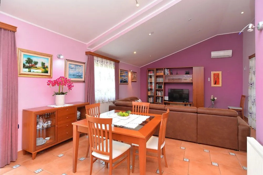 Apartment 1917