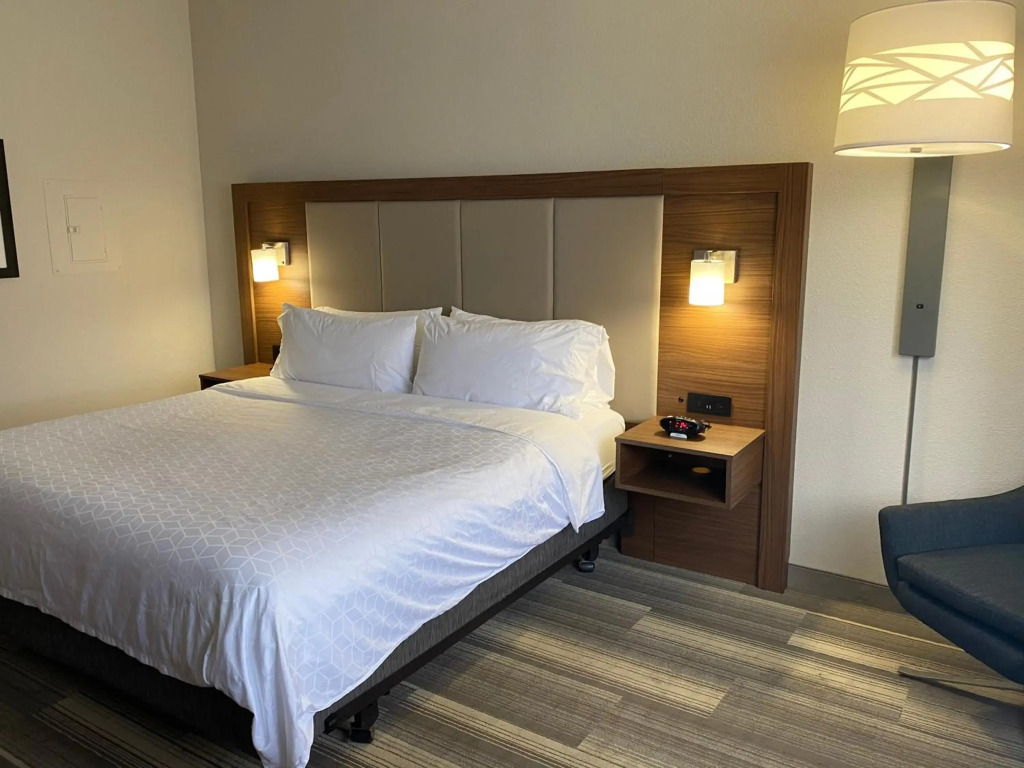 Holiday Inn Express & Suites - Albuquerque East by IHG