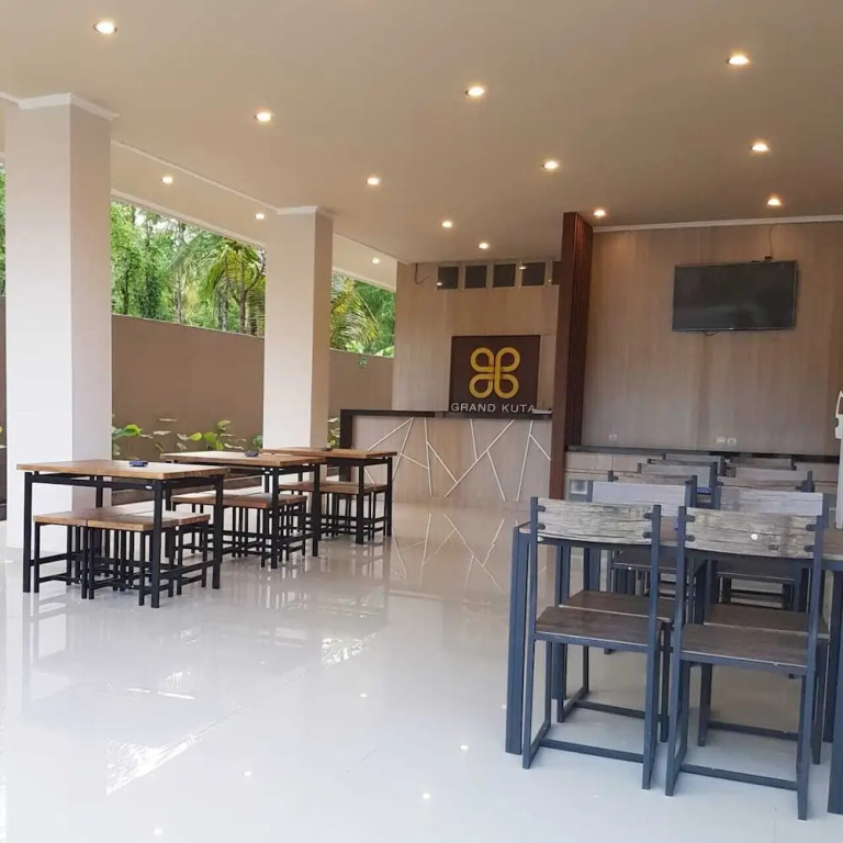Grand Kuta Hotel Lombok - Pool - 43 inch Google TV - Strong 60Mbps WiFi - New Enhanced Management