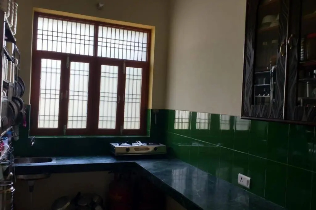 1bedroom ensuit flat with free covered car parking