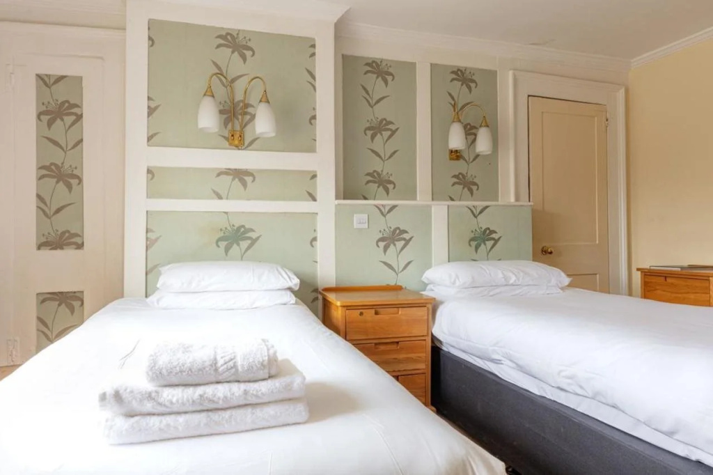 The Kings Arms and Royal Hotel, Godalming, Surrey - The Coaching Inn Group