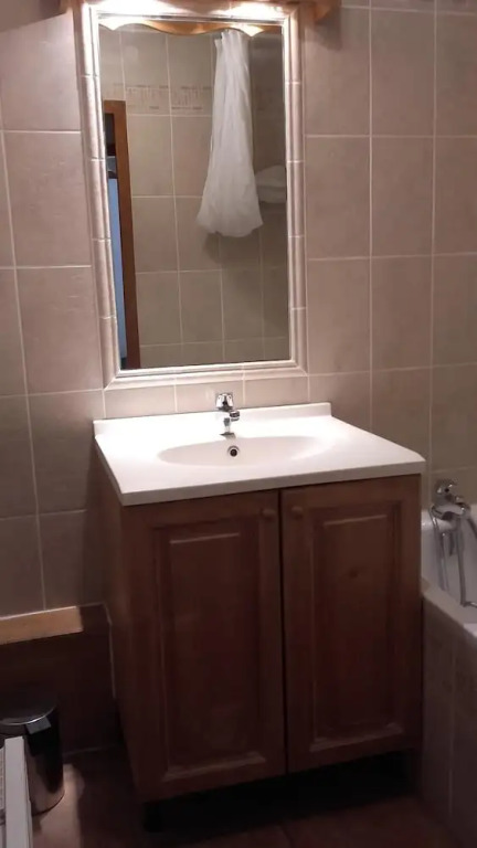 2 Rooms 4 People 2 Exposed East