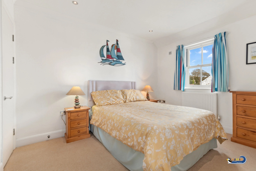 Surf Deck - Lovely Apartment Spectacular Coastal Views Short Walk to Beach