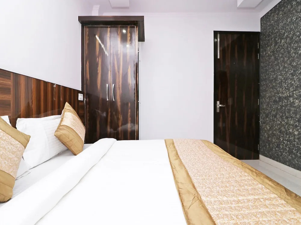 OYO 12348 Hotel Aerosky Residency