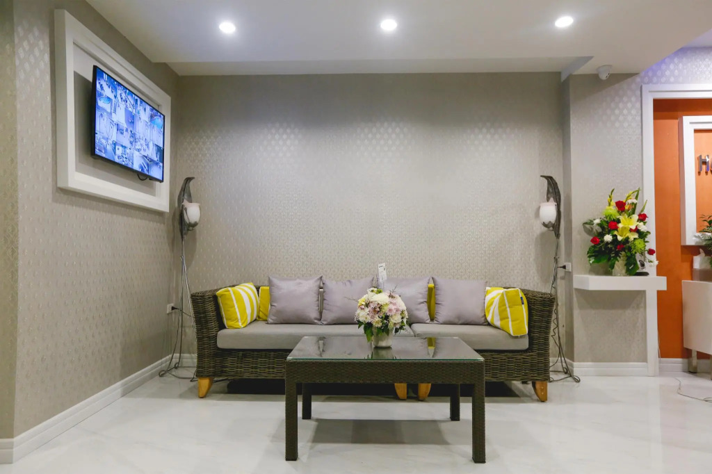 Hua Hin White Villa Hotel - SHA Certified
