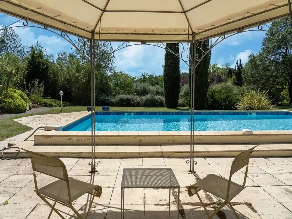 Spacious Holiday Home With Private Pool and Park