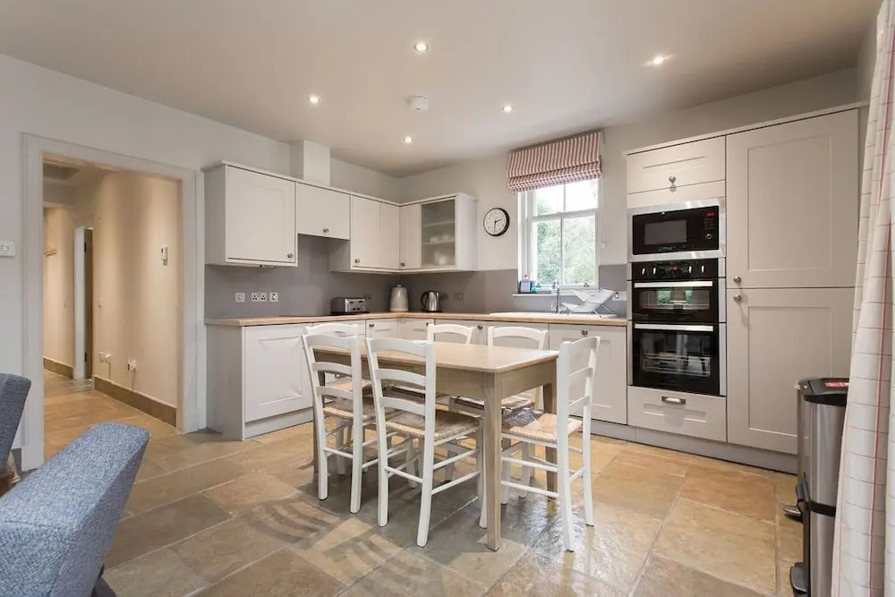 JOIVY Stunning 3 Bed Lodge With Gardens At Gilmerton House