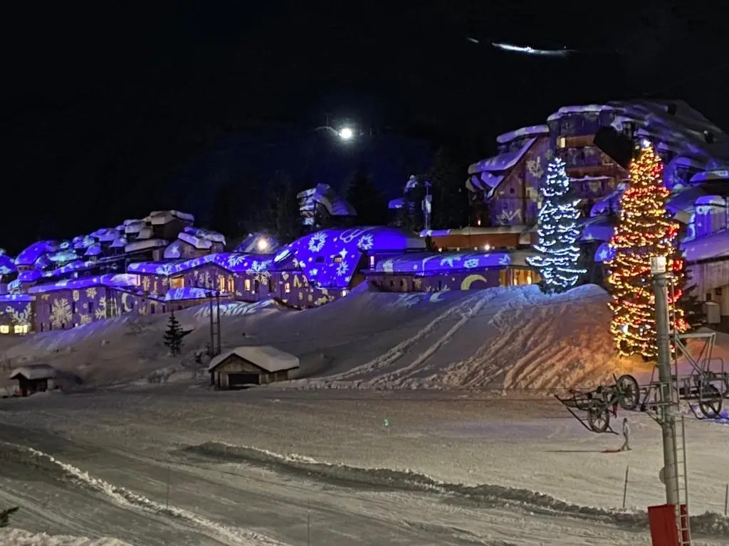 Avoriaz beau 2P falaise confort skis aux pied proche parking