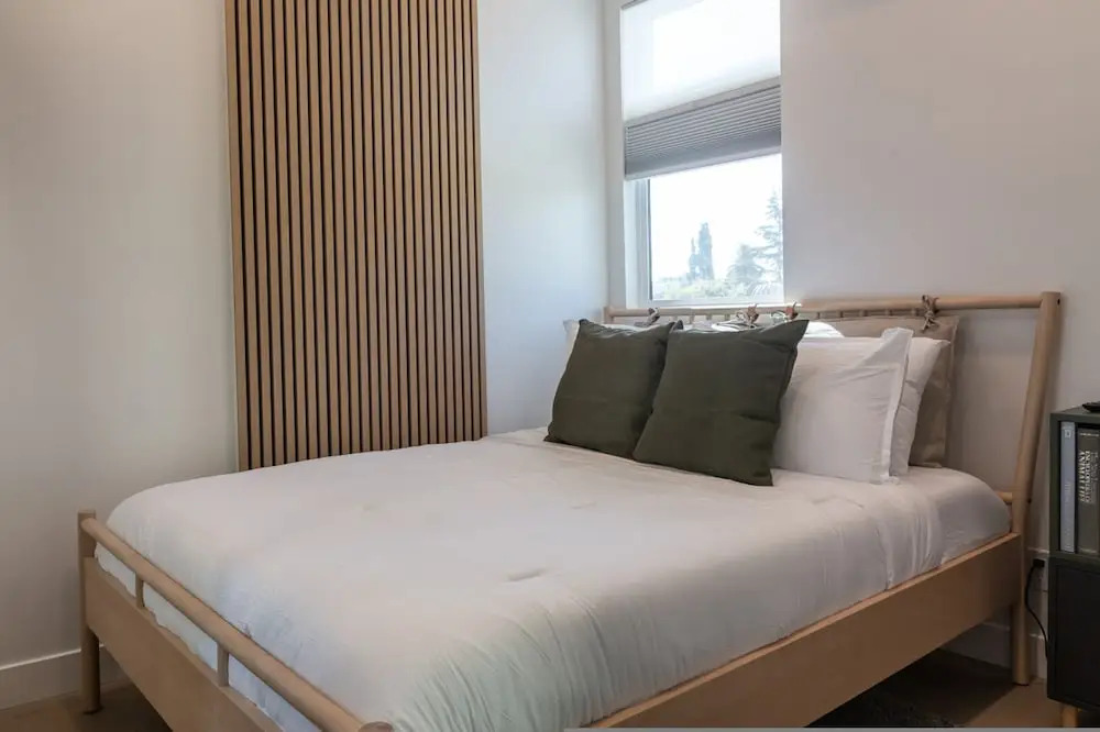 Built 2024 Scandinavian-style Studio With Deck p82