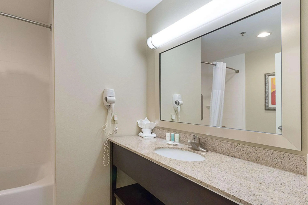 Comfort Suites Beachside