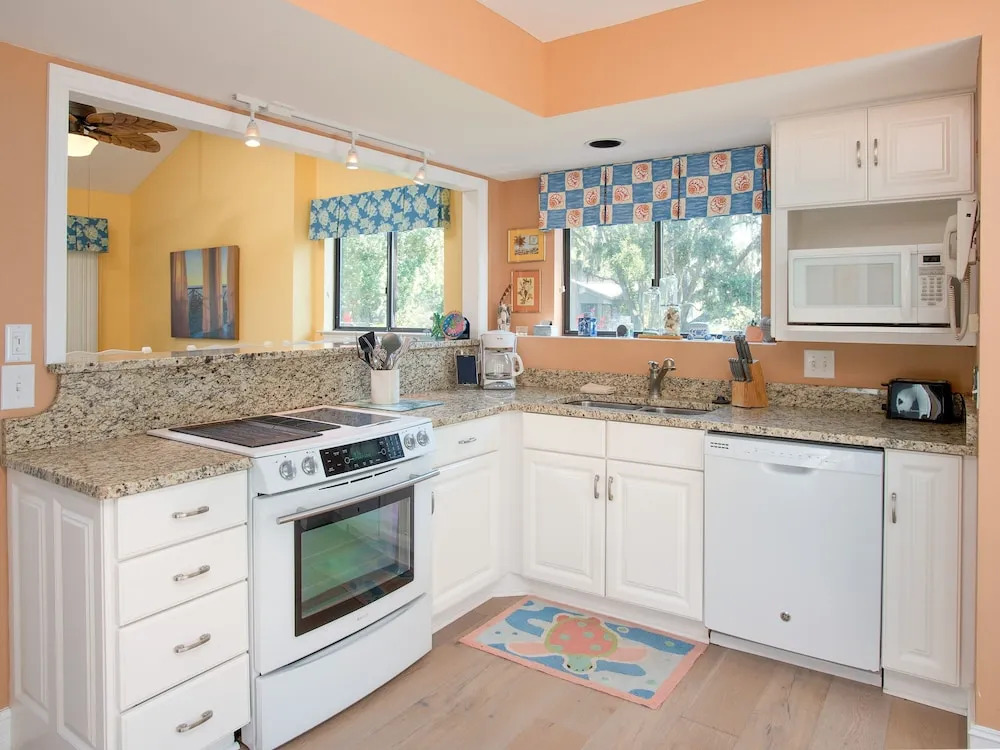 New Listing! Lake Forest Villa W/ Pool, Near Beach Villa