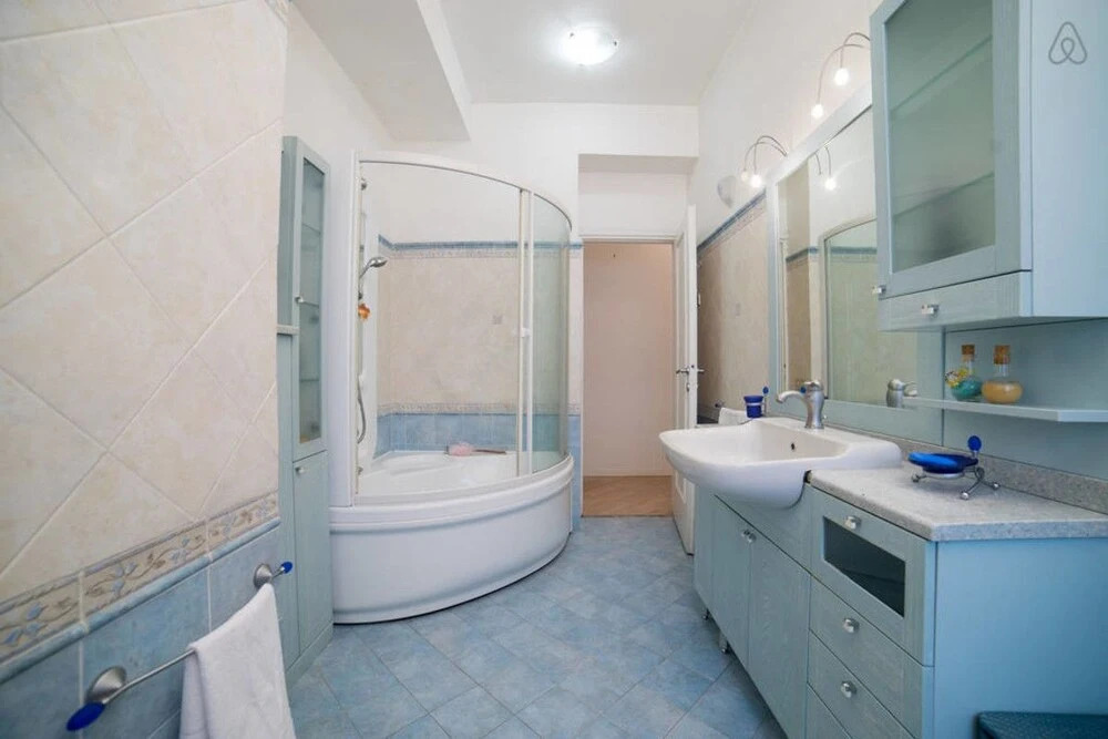 Large Flat With Garden and car Parking