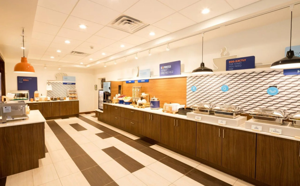 Holiday Inn Express & Suites - Gaylord by IHG