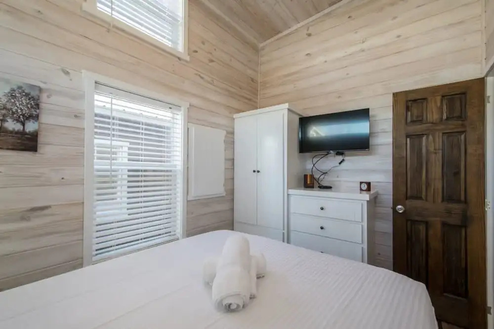Cozy 1BR Tiny Home w Pool Access Free Tix