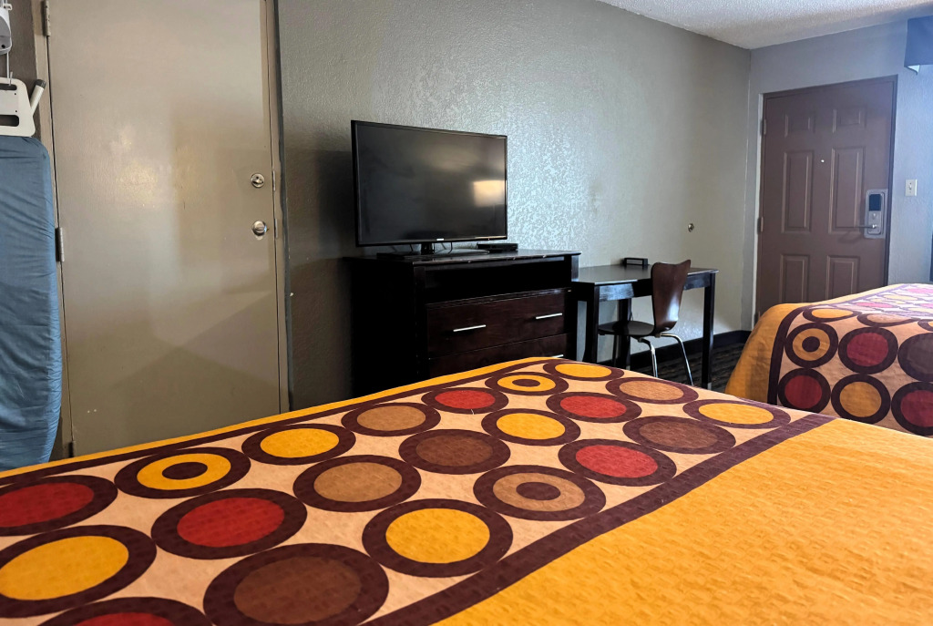 Super 8 by Wyndham Meridian