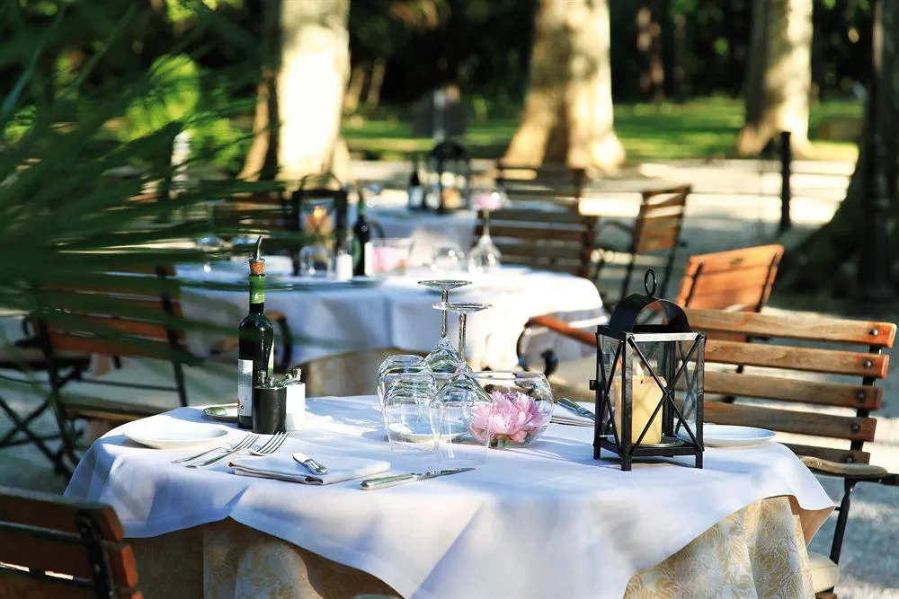 Hotel Château Des Alpilles