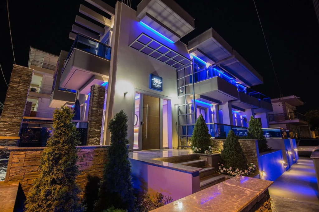 SKS Luxury Suites & Rooms