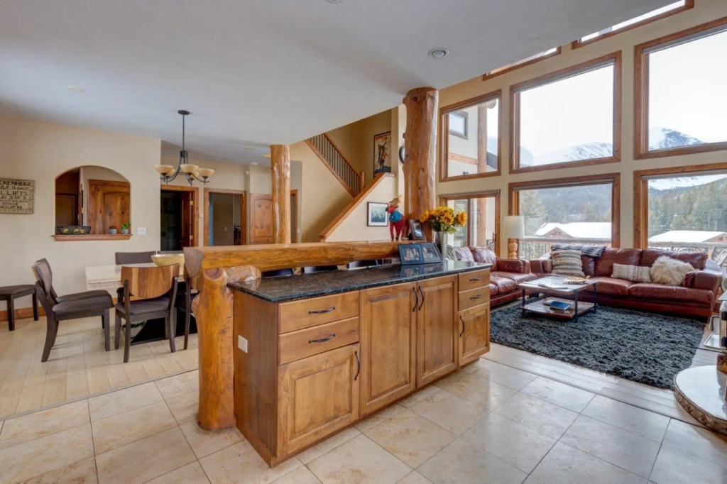400 Whispering Pines