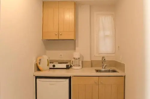 Kalypso Studios & Rooms