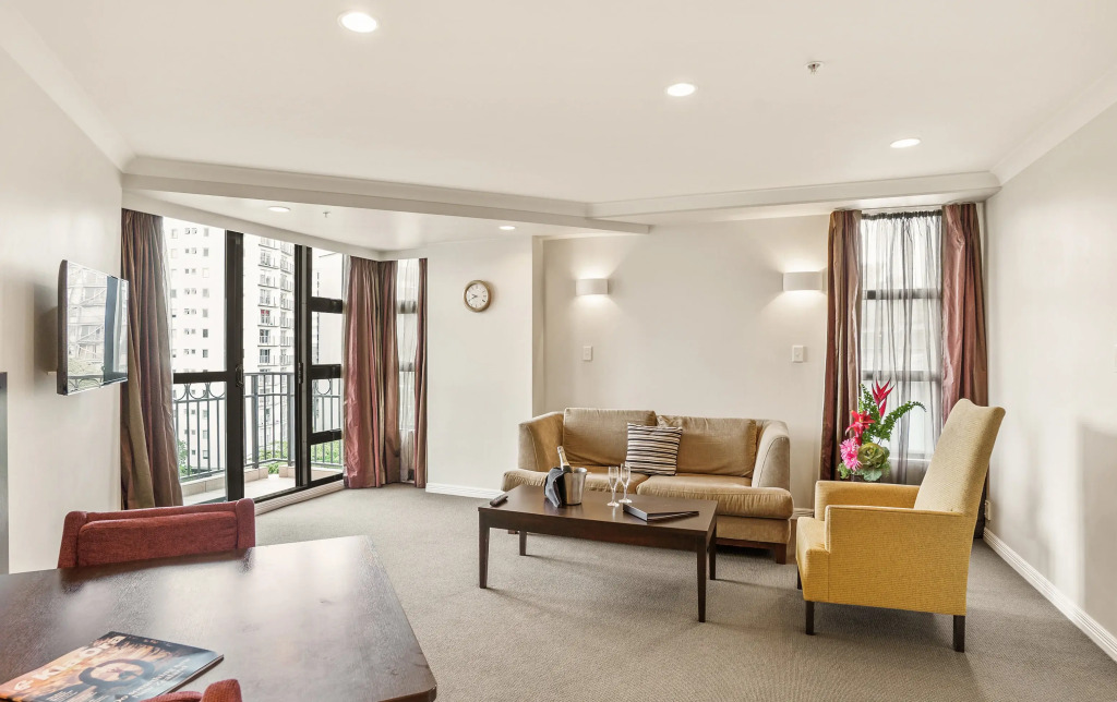 Parkside Hotel & Apartments